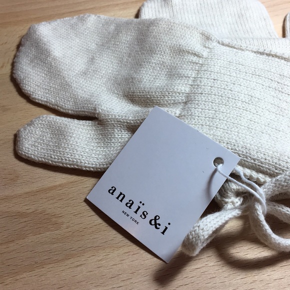 Anais & I Ivory Mittens - Picture 1 of 2